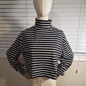 Elegant Black and White Striped Crop Long Sleeve Top, XS, New
